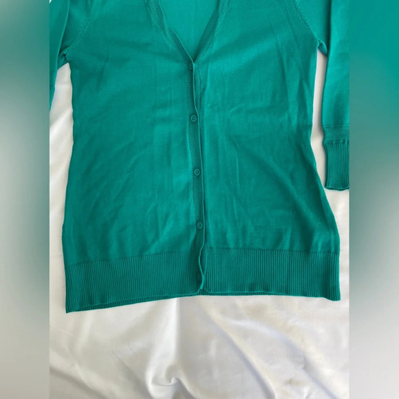 Maurice’s Kelly Green V-Neck 3/4 Sleeve Button Up Cardigan Size XS - Picture 4 of 11